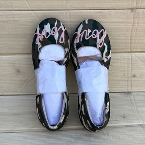 Kids shoes heart camp print Ellen degeneres NWT